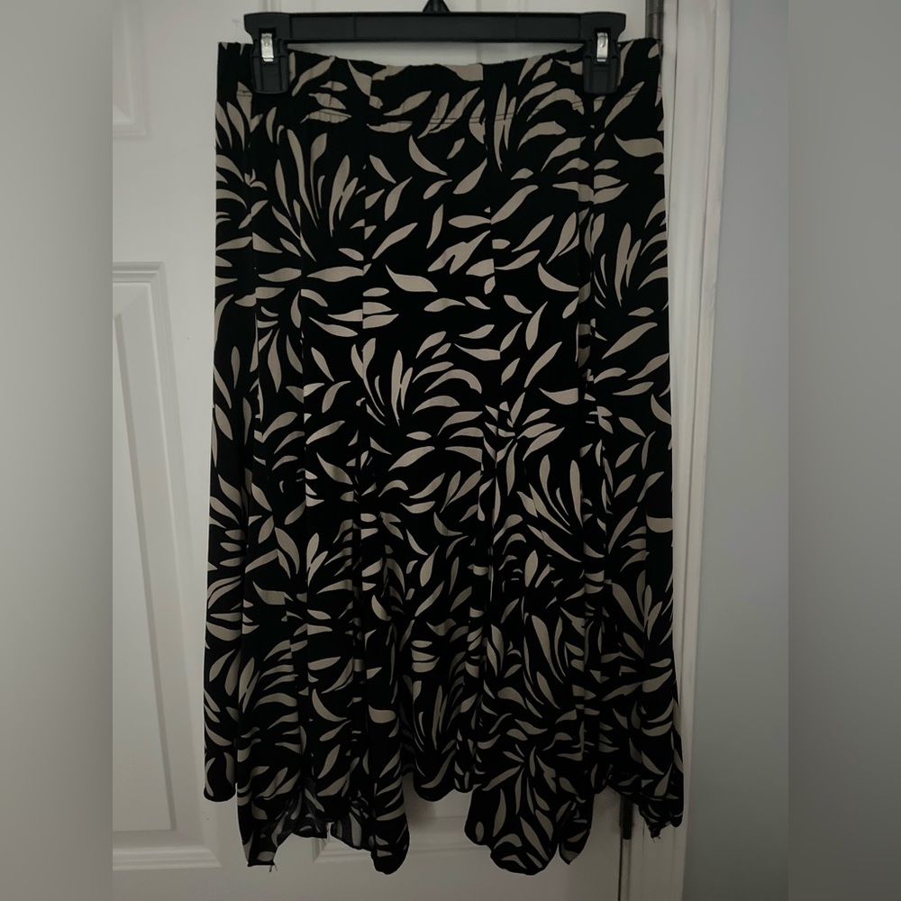 Chico’s Black & Tan Skirt. Size: 1